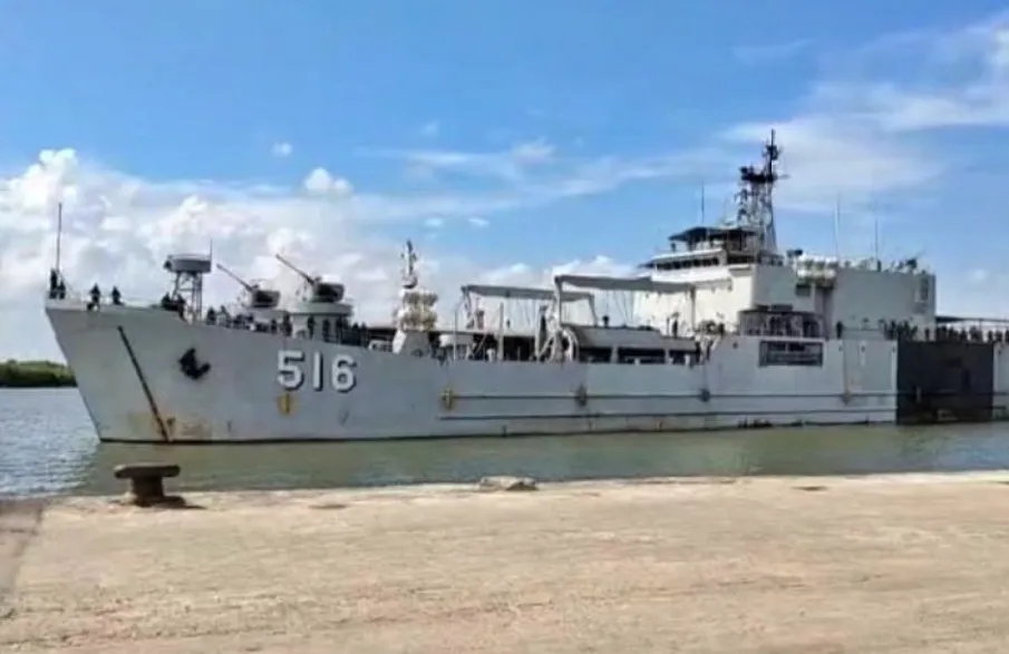 KRI Teluk Banten Kirim Bantuan Bencana Aceh dan Sumatera