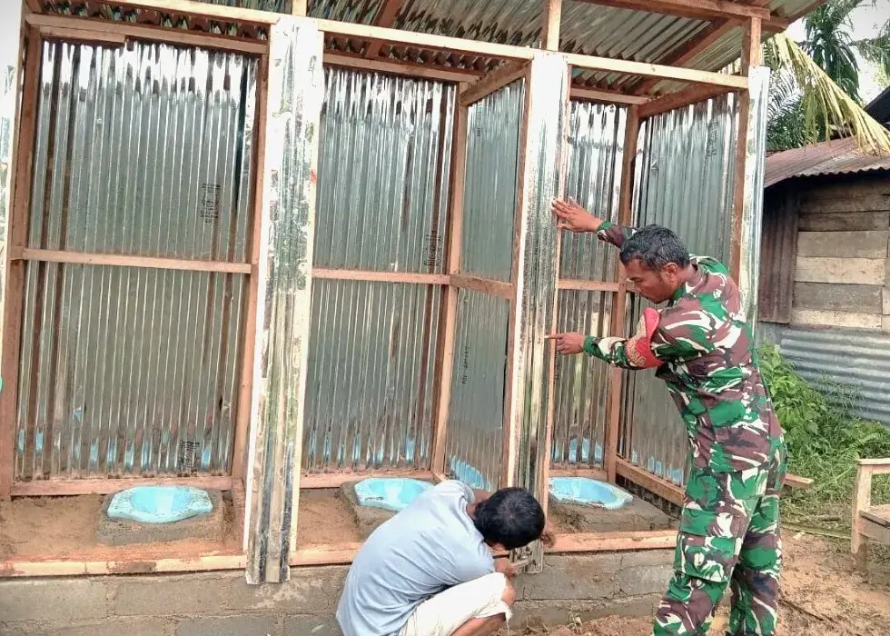 TNI AD Bangun Fasilitas MCK di Pengungsian Tapanuli Tengah