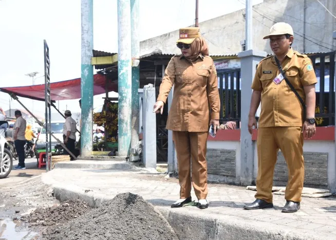 Wabup Sidoarjo Pantau Perbaikan Jalan Pasar Larangan