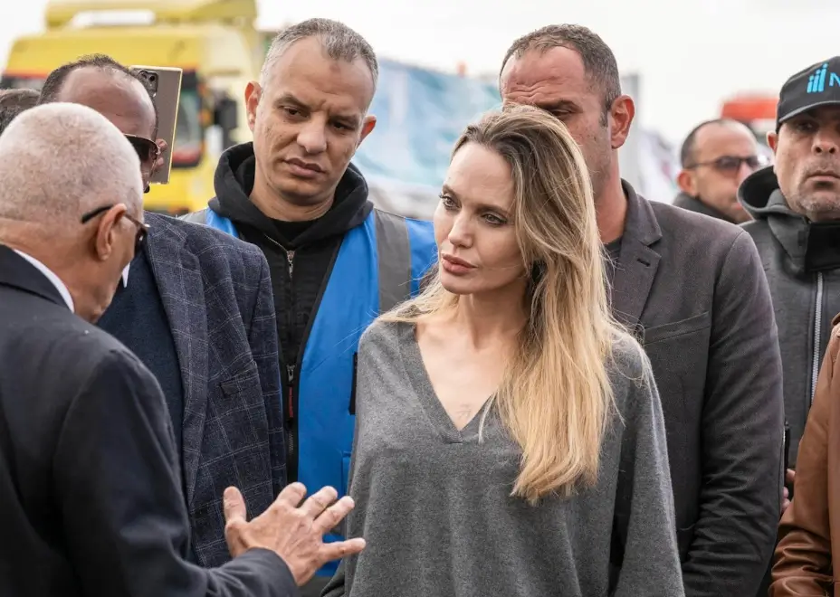 Angelina Jolie Kunjungi Perbatasan Rafah Temui Relawan