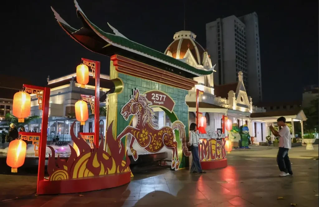 Balai Kota Surabaya Dipercantik Dekorasi Imlek 2026