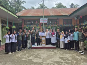 Kemendikdasmen Salurkan Bantuan Buku untuk Sekolah Terdampak Banjir di Solok