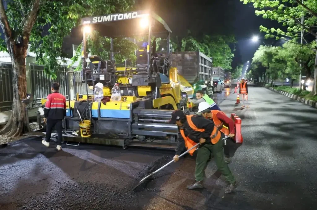 Pemkot Surabaya Perkuat Infrastruktur Jalan saat Musim Hujan