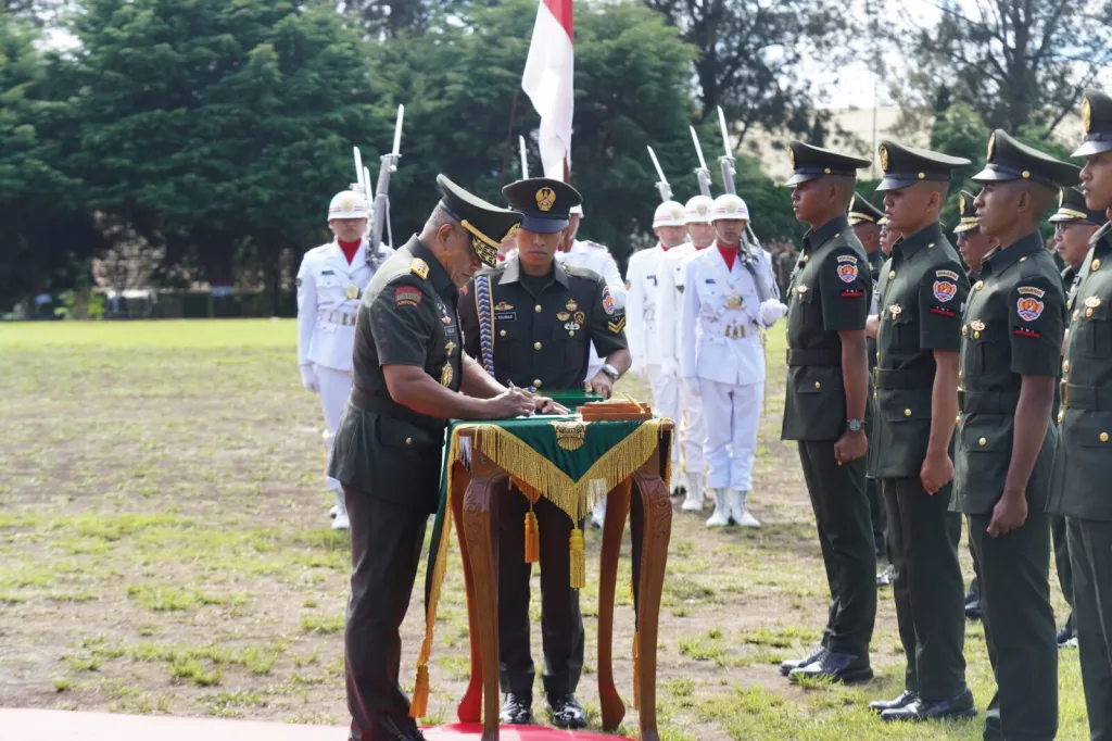 TNI AD Resmi Lantik 1.673 Tamtama Kesehatan