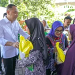 Pasar Murah Surabaya, Warga Antusias Berburu Sembako