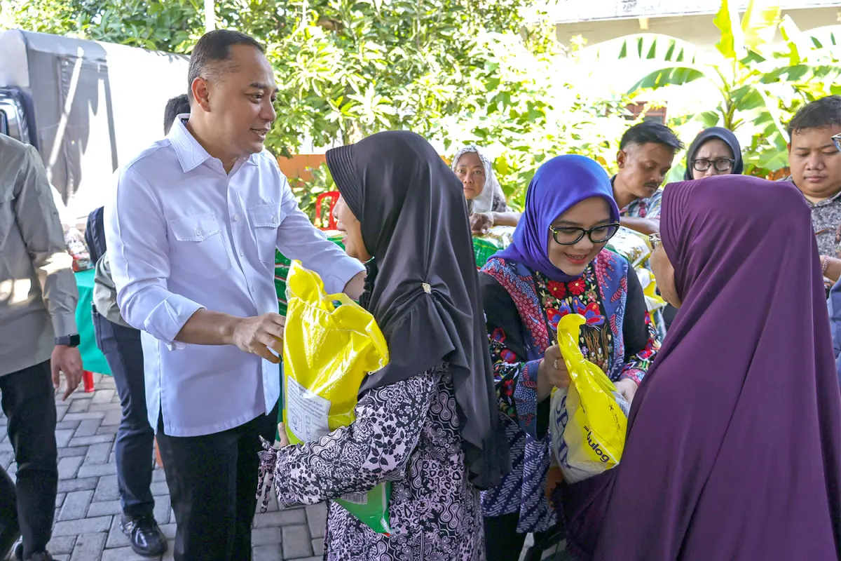 Pasar Murah Surabaya, Warga Antusias Berburu Sembako