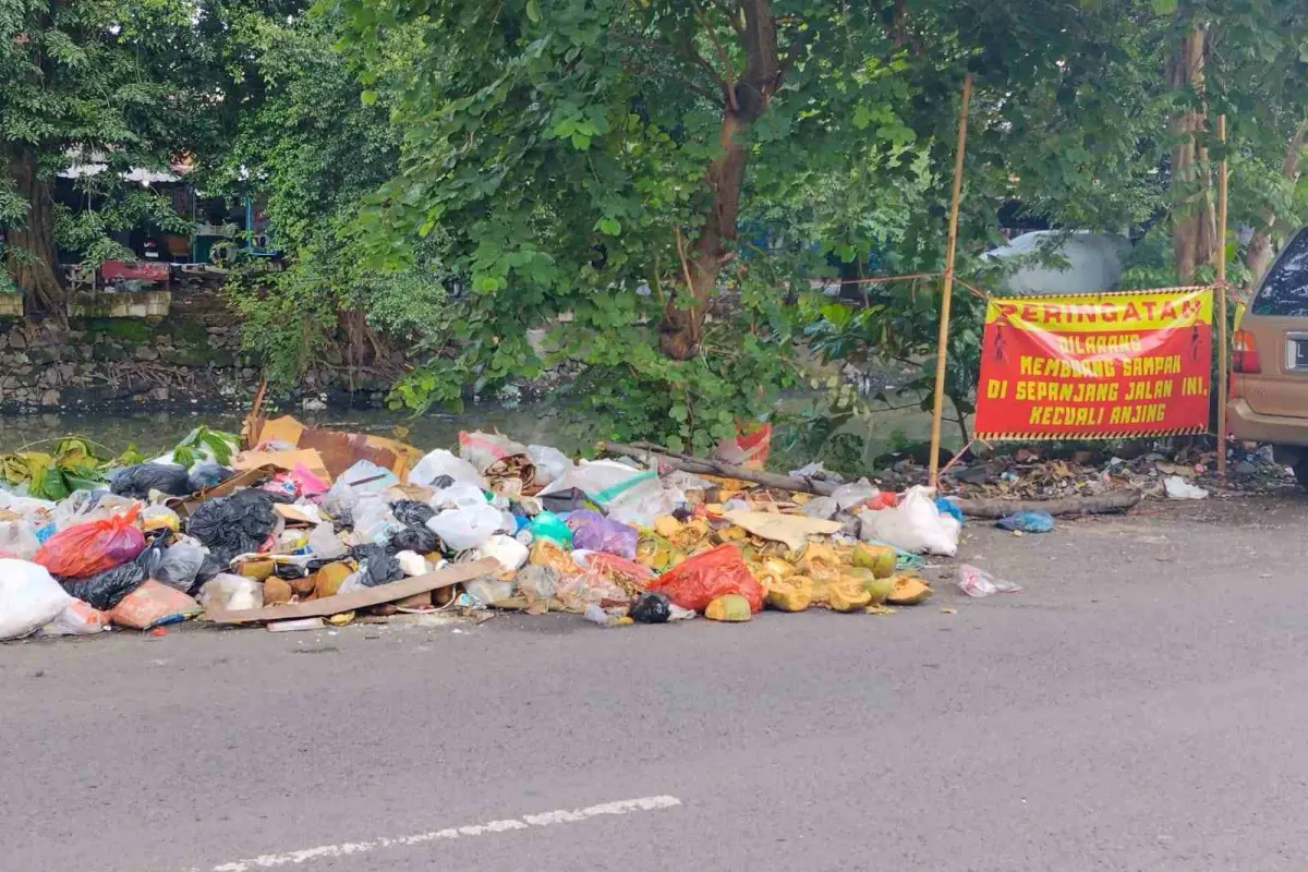 Warga Surabaya Pertanyakan Predikat Kota Terbaik Pengelolaan Sampah