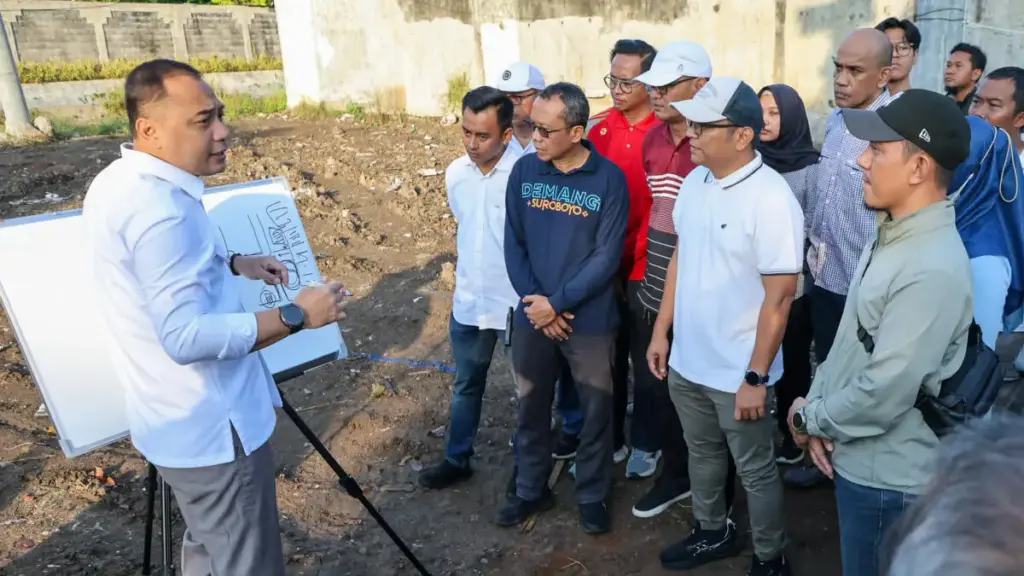 Atasi Banjir Surabaya Selatan, Eri Cahyadi Ubah Arah Aliran Air di Ketintang