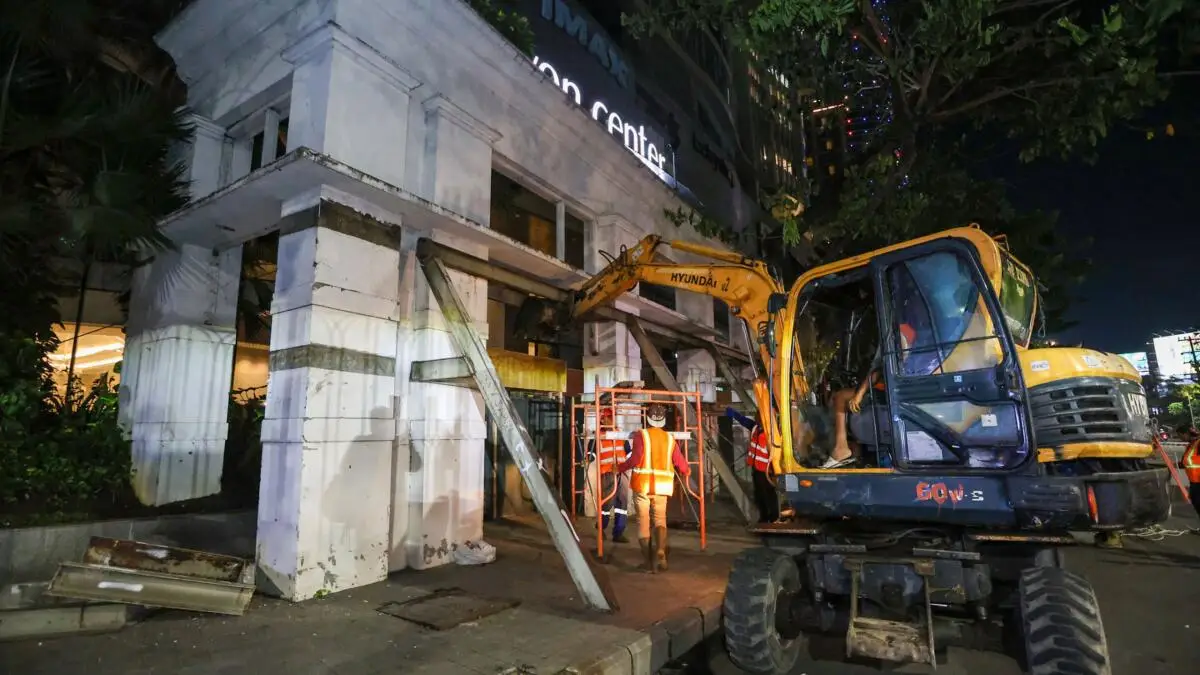 Pembongkaran Eks Toko Nam Surabaya Dimulai, Dikerjakan Malam Hari