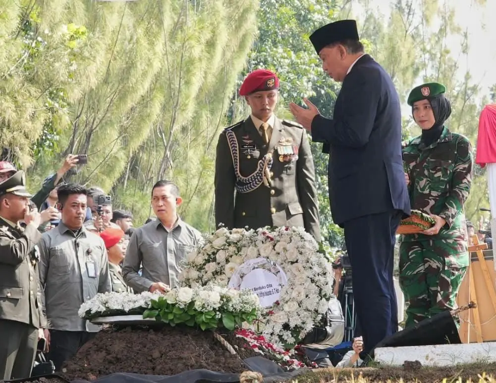 Menhan Hadiri Prosesi Pemakaman Militer Prajurit TNI di Bandung