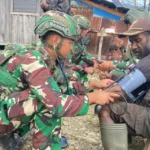 Satgas TNI Gelar Layanan Kesehatan Door to Door di Puncak Jaya Papua