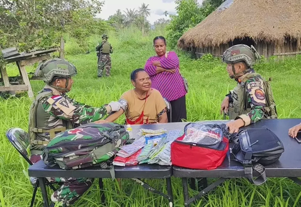 Satgas Yon Parako 466 Pasgat Gelar Layanan Kesehatan Gratis di Jayapura Papua