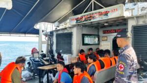 Detik-detik Evakuasi Kapal Terbakar di Natuna! 11 ABK Diselamatkan TNI AL