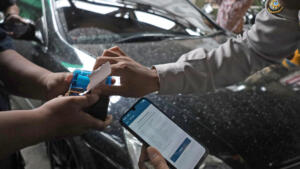 Digitalisasi Parkir Surabaya Meluas, Ratusan Jukir Terhubung Sistem Non-Tunai