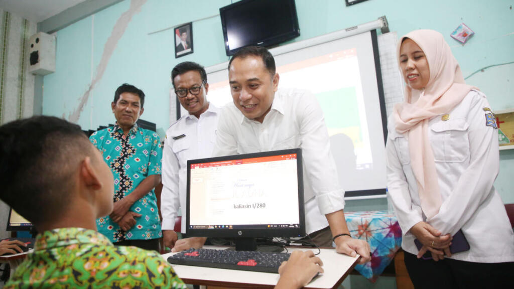 Eri Cahyadi Terapkan Jam Tanpa Gawai di Surabaya, Orang Tua Wajib Tahu