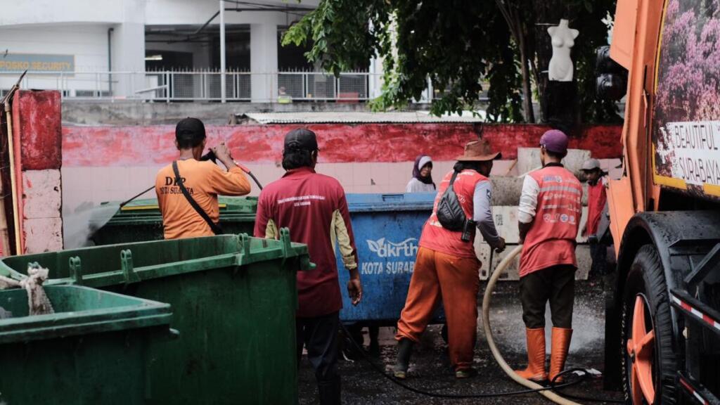 Pemkot Surabaya Tambah Tongbin, Atasi Penumpukan Sampah di TPS Jalan Protokol