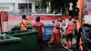 Pemkot Surabaya Tambah Tongbin, Atasi Penumpukan Sampah di TPS Jalan Protokol