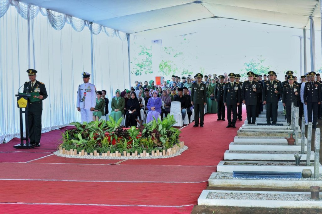 Sekjen Kemhan Hadiri Pemakaman Prajurit TNI Gugur di Lebanon