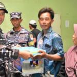 TNI AL Gelar Baksos dan Bakes di KRI Surabaya-591 untuk Warga Pulau Genting