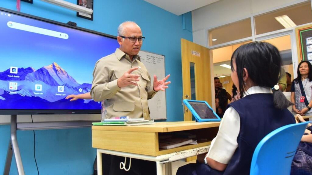 Wamendikdasmen Tinjau TKA SD di Surabaya, Pemkot Pastikan Pelaksanaan Lancar