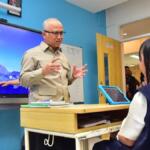 Wamendikdasmen Tinjau TKA SD di Surabaya, Pemkot Pastikan Pelaksanaan Lancar