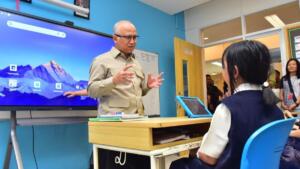 Wamendikdasmen Tinjau TKA SD di Surabaya, Pemkot Pastikan Pelaksanaan Lancar