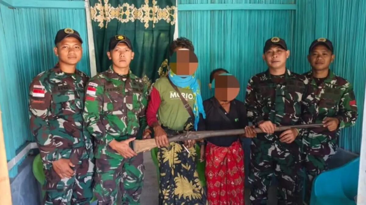 Warga Perbatasan Serahkan Senjata Api ke Yonarmed 12 Kostrad, Bukti Kepercayaan Masyarakat