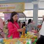Pasar Murah Surabaya Diserbu Warga, Sembako Dijual di Bawah Harga Pasar