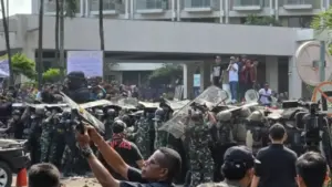 Eksekusi Hotel Sultan Berlangsung Ricuh, Dua Polisi Dilaporkan Terluka
