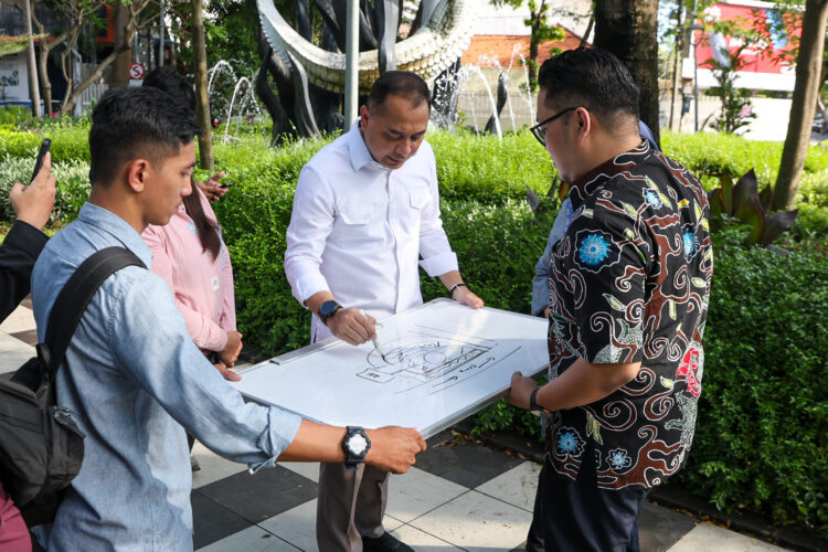 Penataan Kebun Binatang Surabaya Dikebut, Plaza Ikonik Mulai Dibenahi