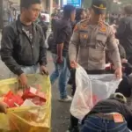 Usai Gelar Aksi di DPRD Kota Malang, Mahasiswa dan Polisi Bersihkan Lokasi