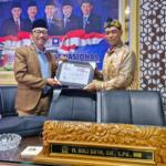Wakil Ketua Fraksi PAN DPRD Jawa Timur Terima Penghargaan Tokoh Inspiratif Peduli Perlindungan Anak
