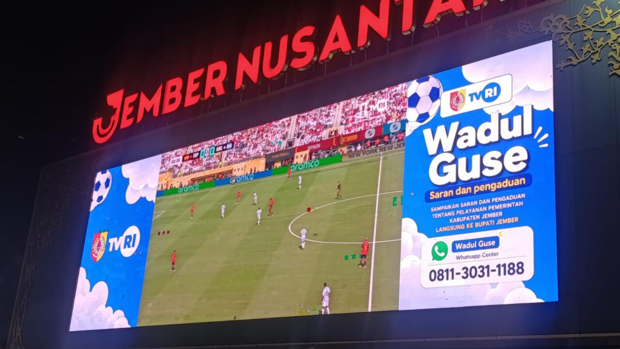 Ribuan Warga Jember Nobar Final Piala Dunia 2026 Bersama Gus Fawait di Alun-Alun