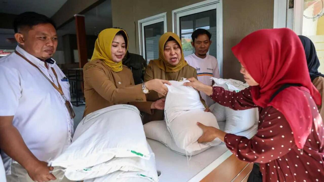 184 Ribu Warga Surabaya Dapat Bantuan Beras 30 Kg untuk Tiga Bulan