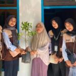 Cegah Hipertensi dan Diabetes, KKN Umla Bagikan Herbal dan Booklet Kesehatan