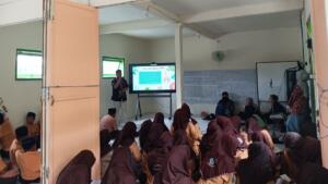 Edukasi TBC hingga Pola Hidup Sehat Warnai Program KKN Umla di Desa Drajat, Paciran