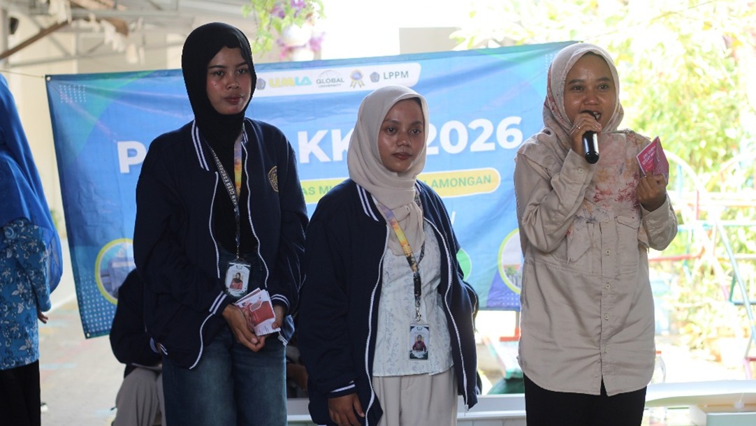 KKN Kelompok 04 Umla Edukasi Imunisasi Balita dan Kenalkan Web Skrining Kesehatan