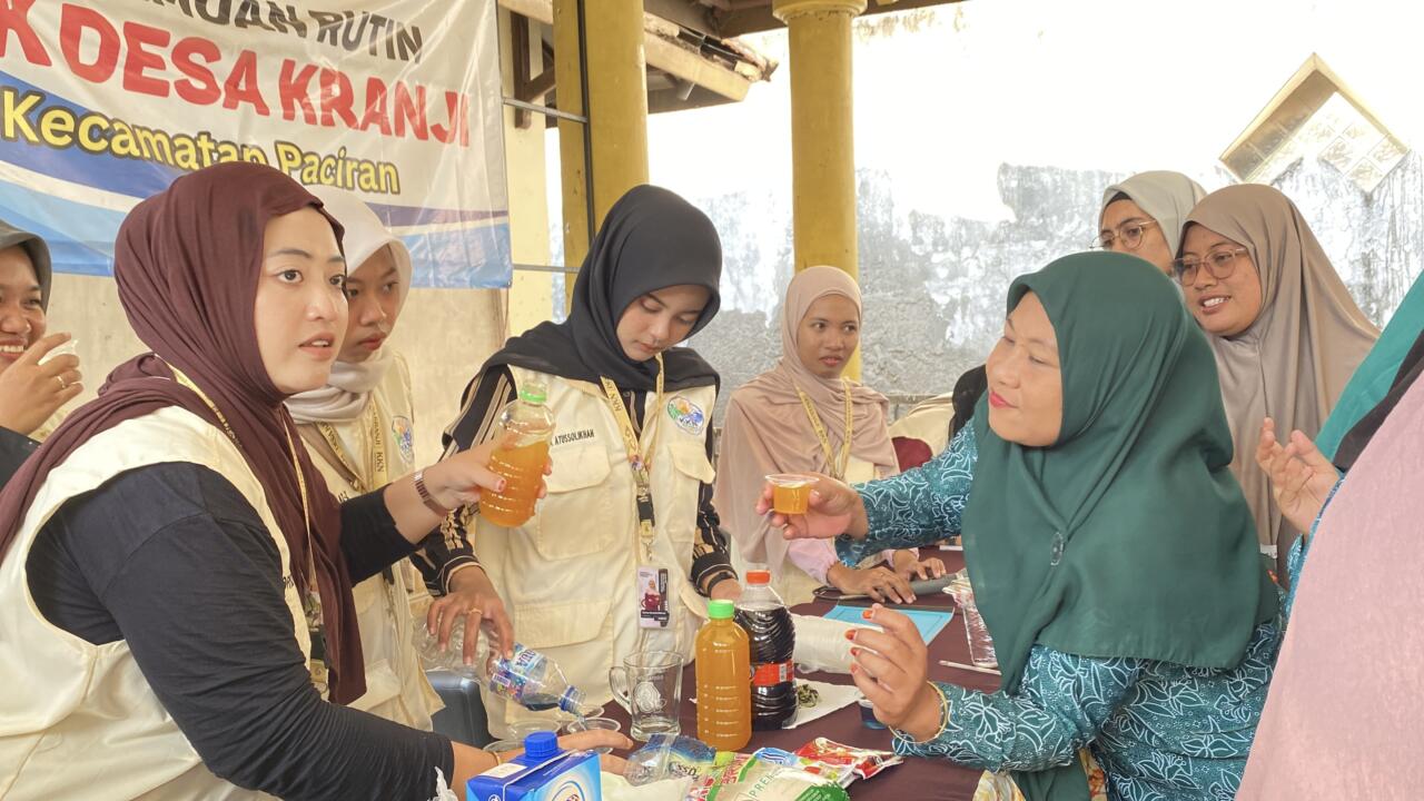 Mahasiswa KKN Umla Edukasi Ibu PKK Desa Kranji Manfaatkan Bunga Telang sebagai TOGA