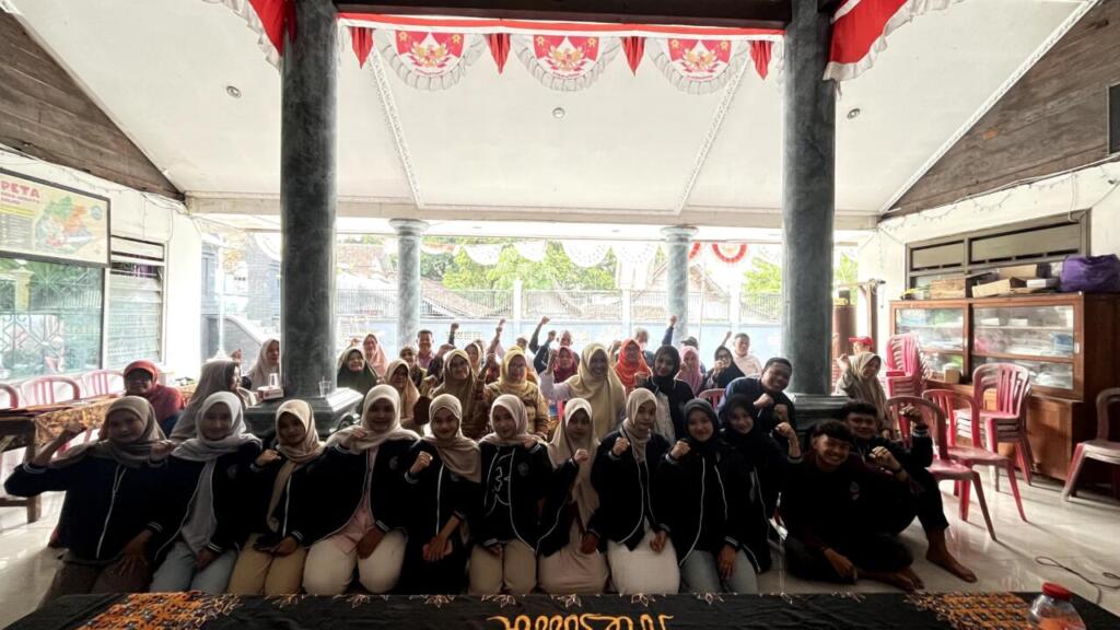 Mahasiswa KKN UMLA Gelar Penyuluhan TBC dan Pemeriksaan Kesehatan Gratis di Lamongan