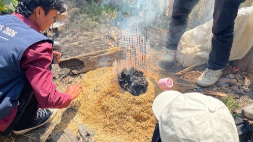 Sekam Padi Jadi Biochar, KKN MAs 34 Dukung Ketahanan Pangan Desa Beji Kota Batu