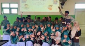 Siswa MI Islamiyah Paloh Ikuti Edukasi Bijak Bermain Gadget dari KKN Umla