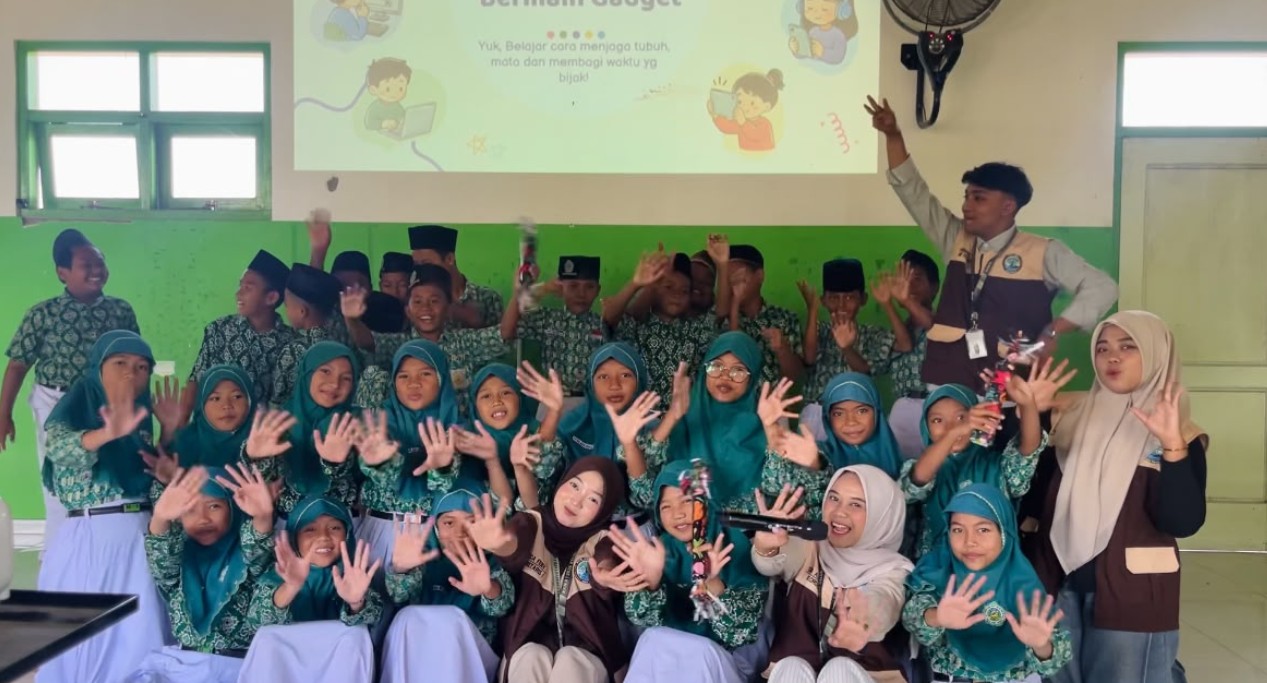 Siswa MI Islamiyah Paloh Ikuti Edukasi Bijak Bermain Gadget dari KKN Umla