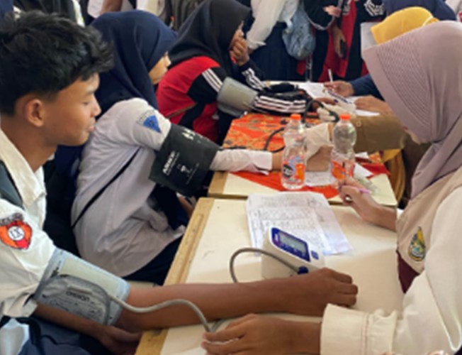 Siswa SMKN 1 Brondong Ikuti Cek Kesehatan Gratis dari KKN Umla dan Puskesmas