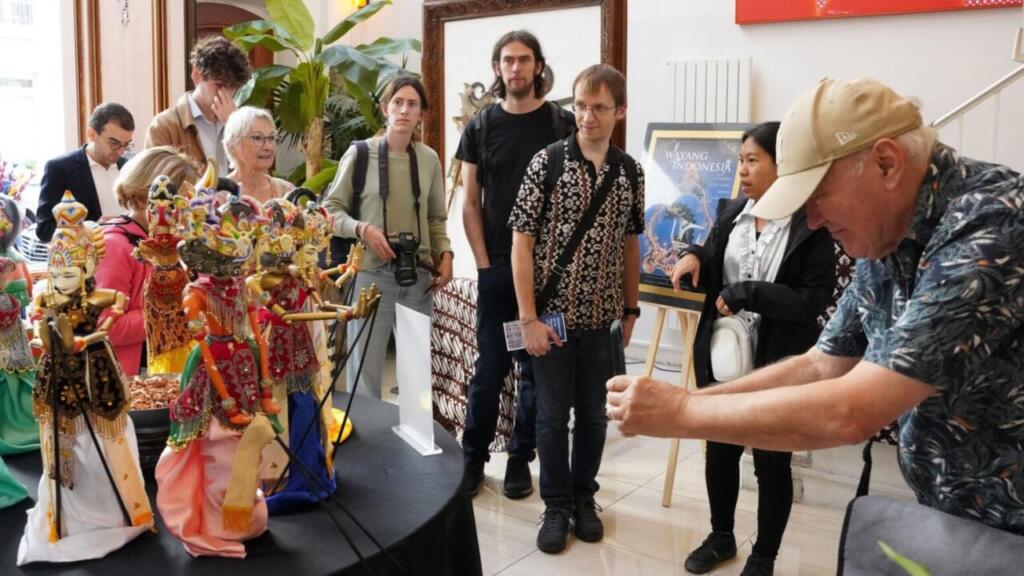 KBRI Paris Kenalkan Batik, Wayang dan Borobudur dalam Hari Warisan Budaya Eropa