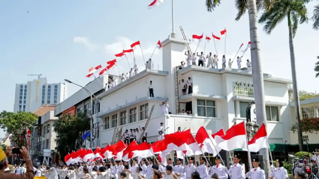 Opera Kolosal Merah Putih Bertanya Meriahkan Refleksi Perobekan Bendera 2026