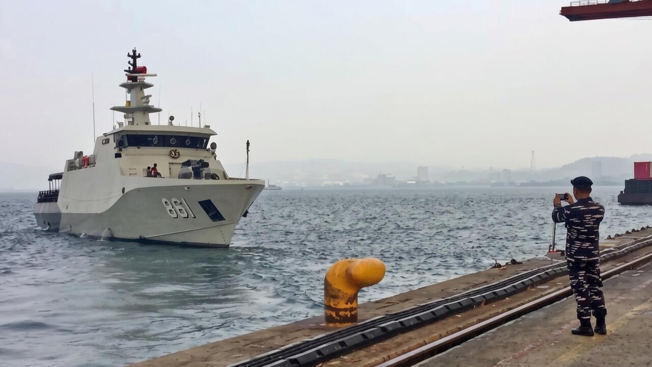 TNI AL Kerahkan KRI dan KAL Cari 5 Jurnalis Hilang Kontak di Gunung Anak Krakatau