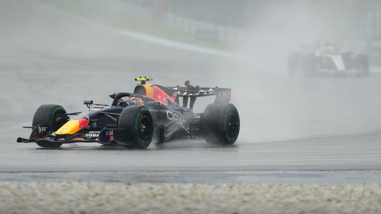 Start GP Bahrain di Malaysia Kembali Ditunda, Hamilton dan Verstappen Bermasalah